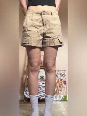 Classic Cargo Women’s Shorts in Camel